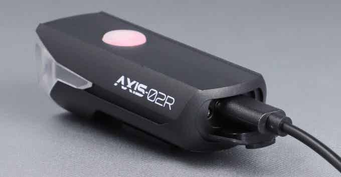 USB充電式のロードバイクライト