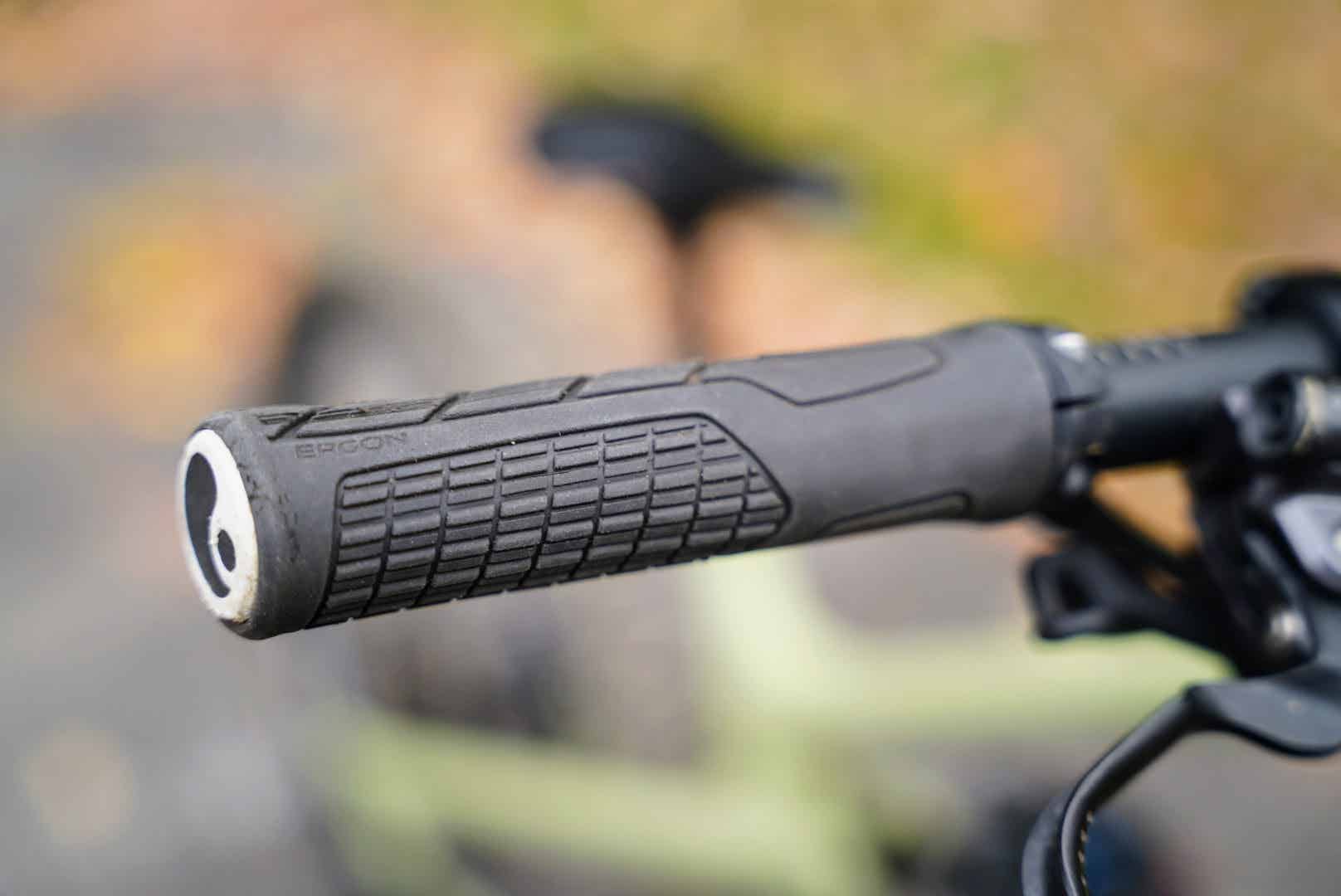 マウンテンバイクのグリップ