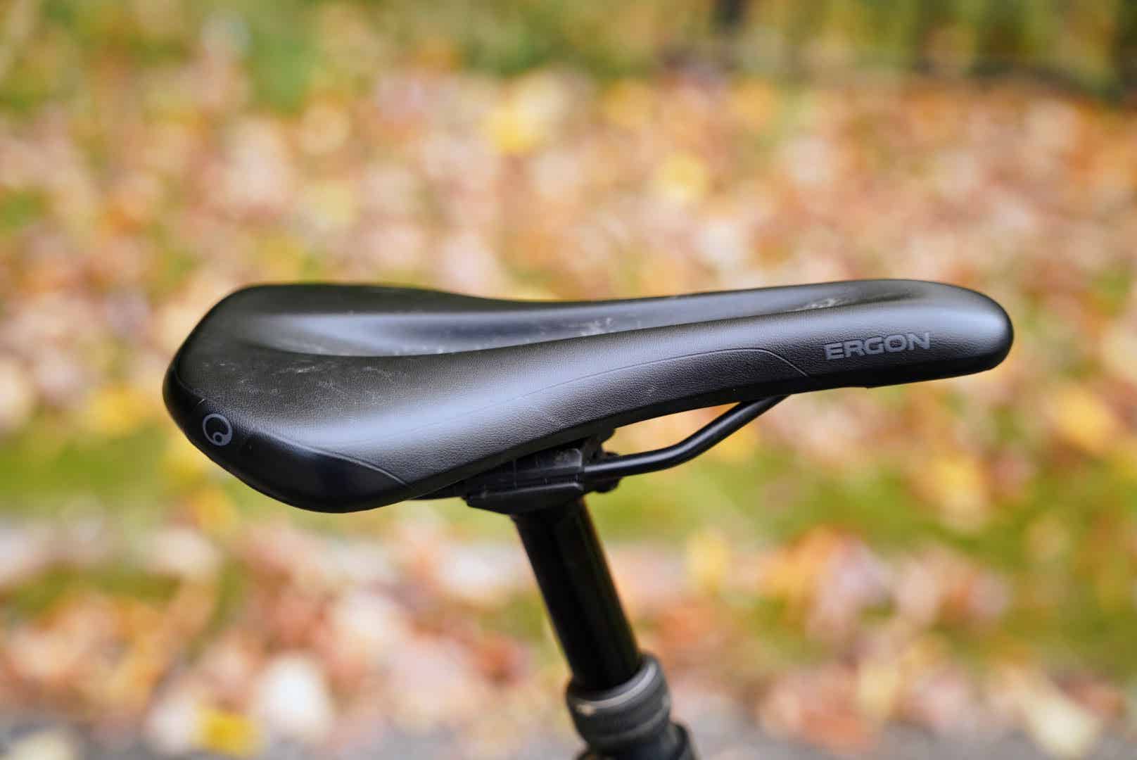 マウンテンバイクのサドル