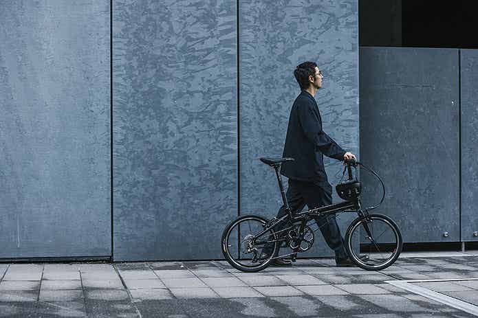 Deftar TXを押す男性