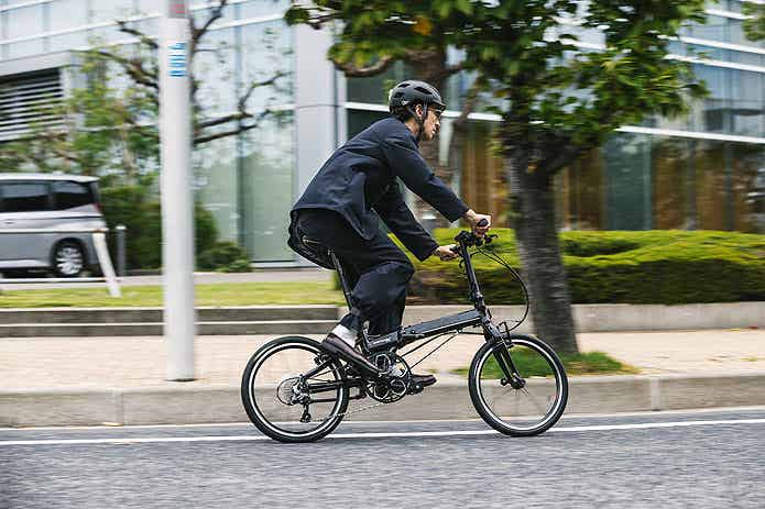 Deftar TX(デフターTX)に乗る男性