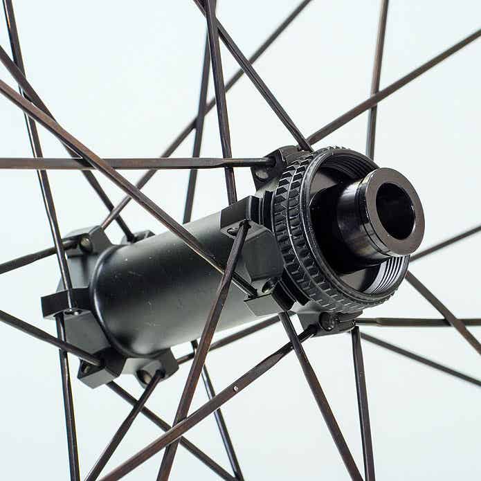 カーボンホイール「4521 DISC TLR」のスポーク