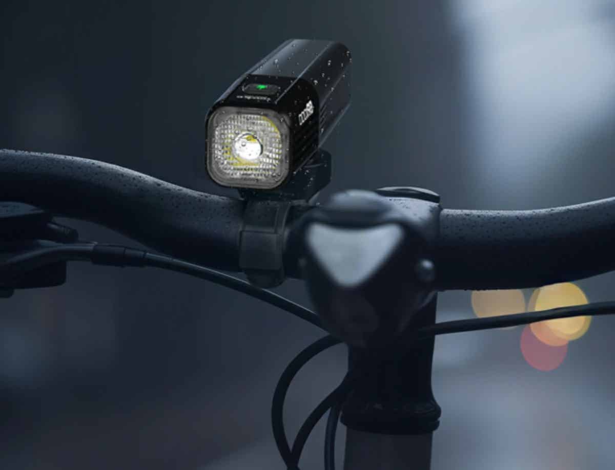 防水性能が高いロードバイクのライト