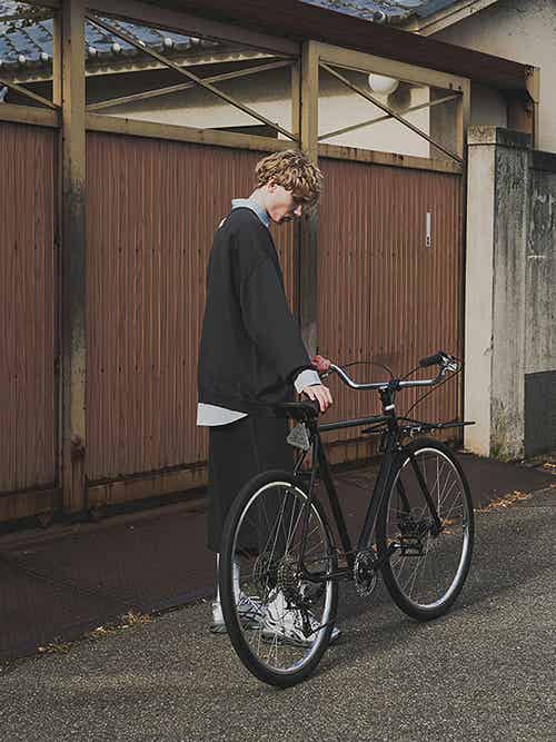 SEE SEE ROAM BIKEと男性