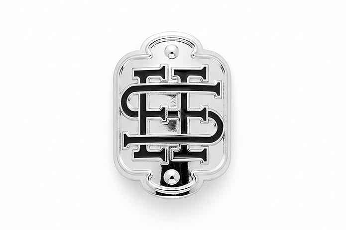 金属製ヘッドバッジ