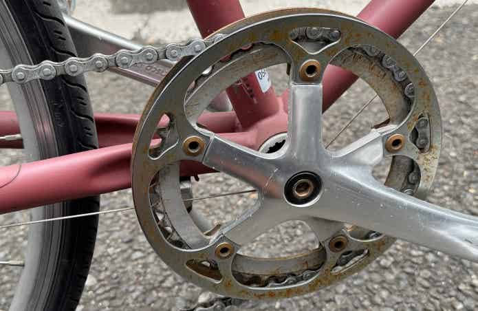 さびが出てきた自転車のチェーンリング