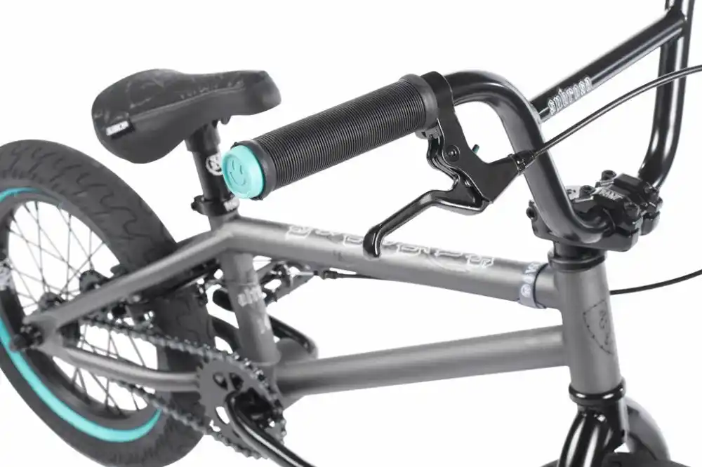 14インチのキッズBMX