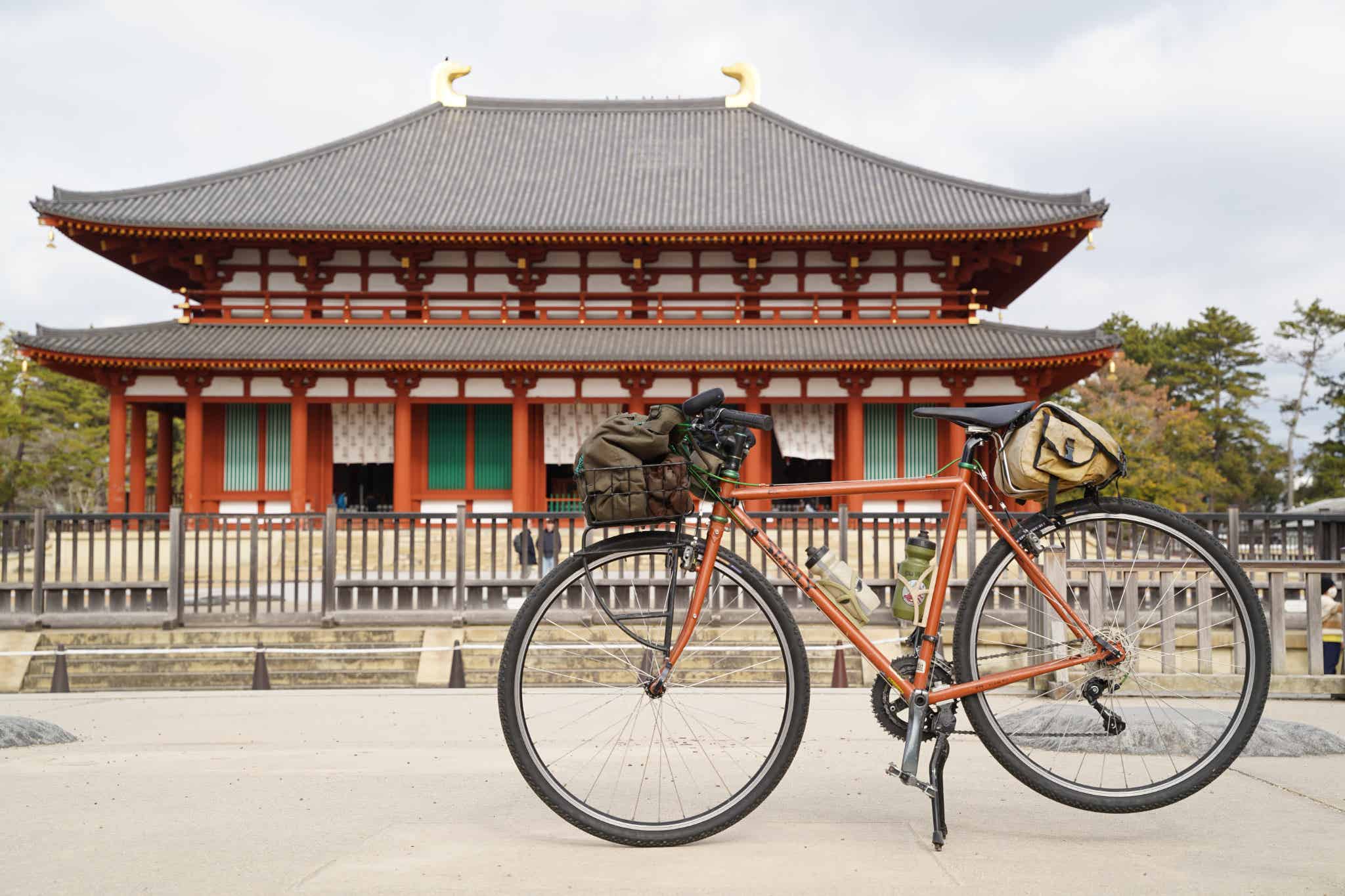 興福寺と自転車