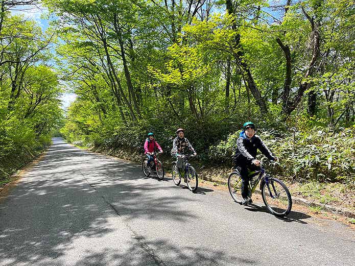 ツアーを楽しむ参加者