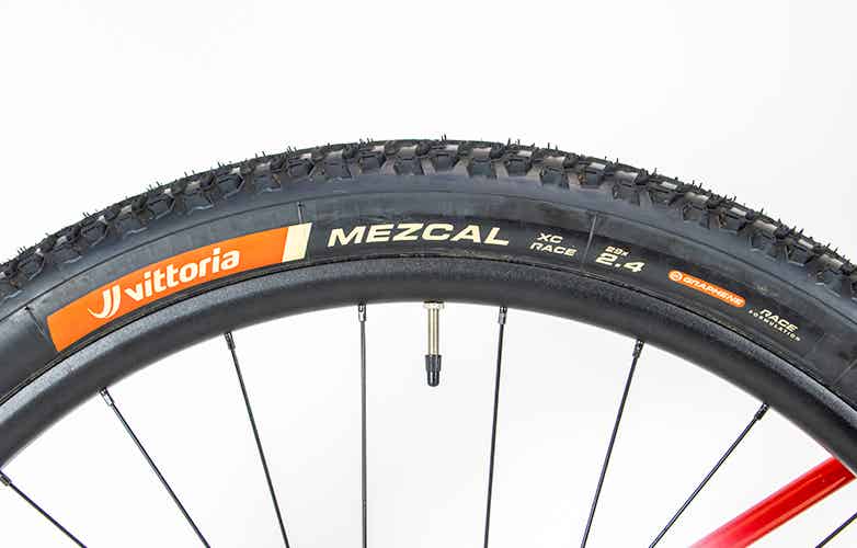 NESTOの29インチマウンテンバイクのタイヤ