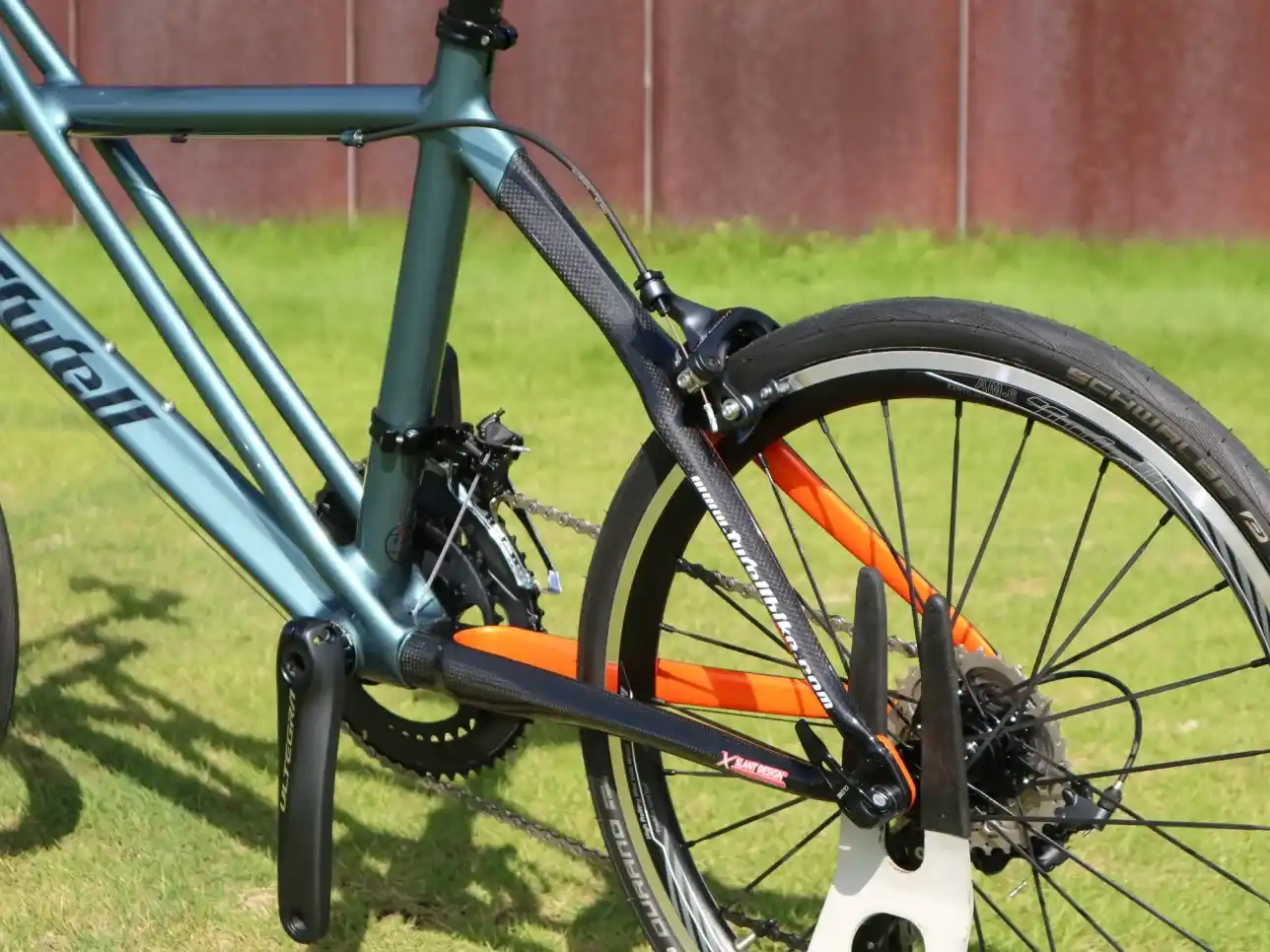 軽量なタイレルのミニベロ