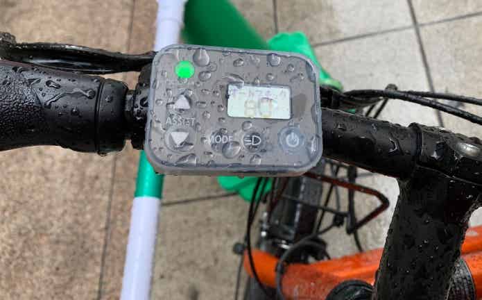 雨の日の電動自転車