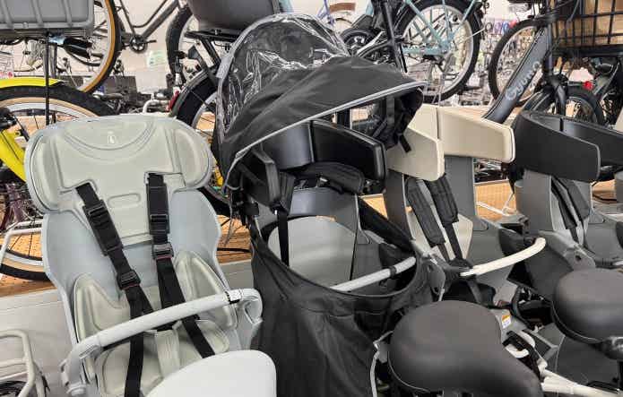 自転車ショップの子乗せ電動アシスト自転車