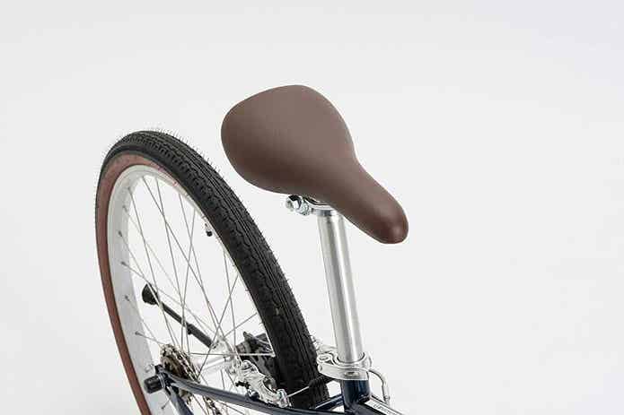 WITHのタイヤとサドル