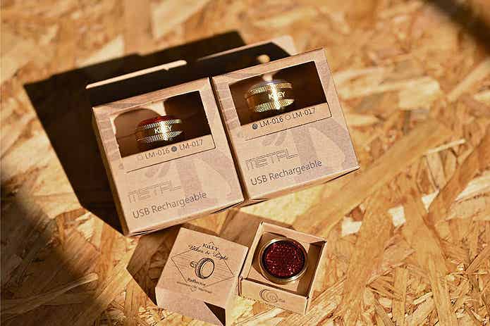 パッケージに入った、KiLEY(キーレイ)のライト