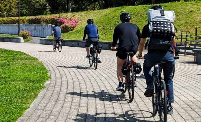 パナソニック電動アシスト自転車で走る人々