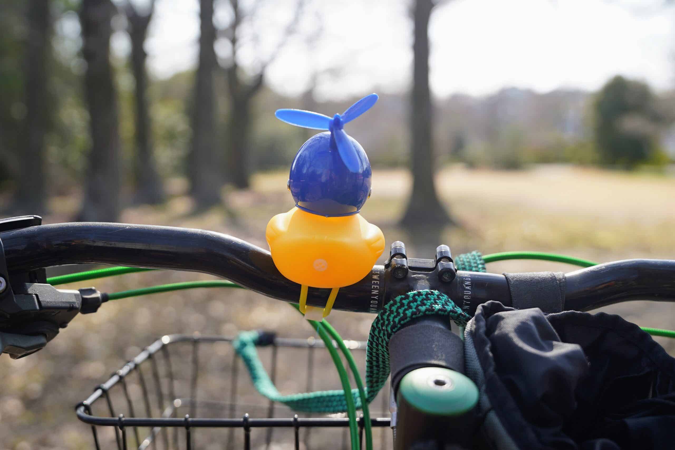 自転車パフホーン（あひるちゃん）を後ろから見た様子