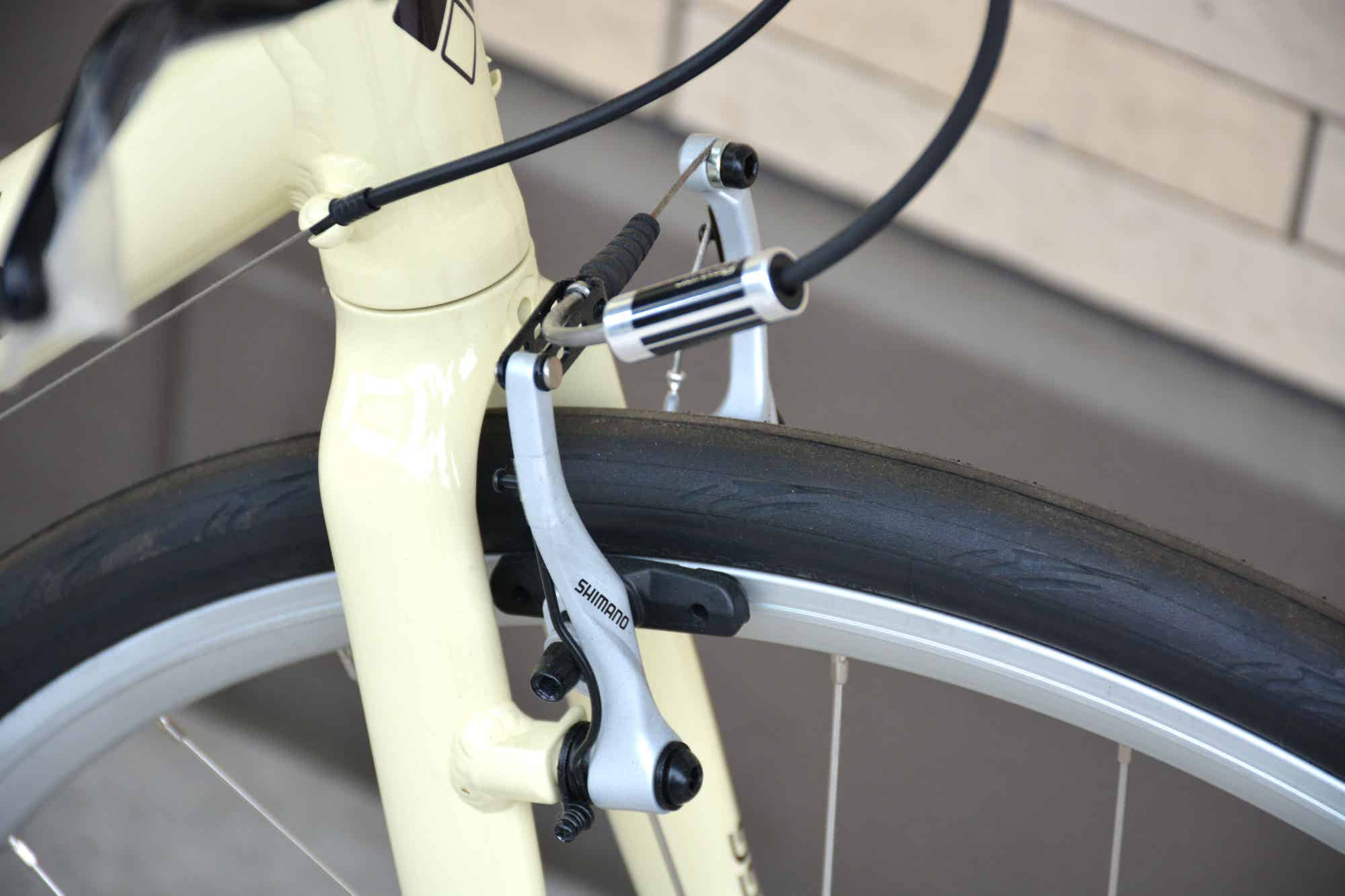 シャイデックのクロスバイクのVブレーキ