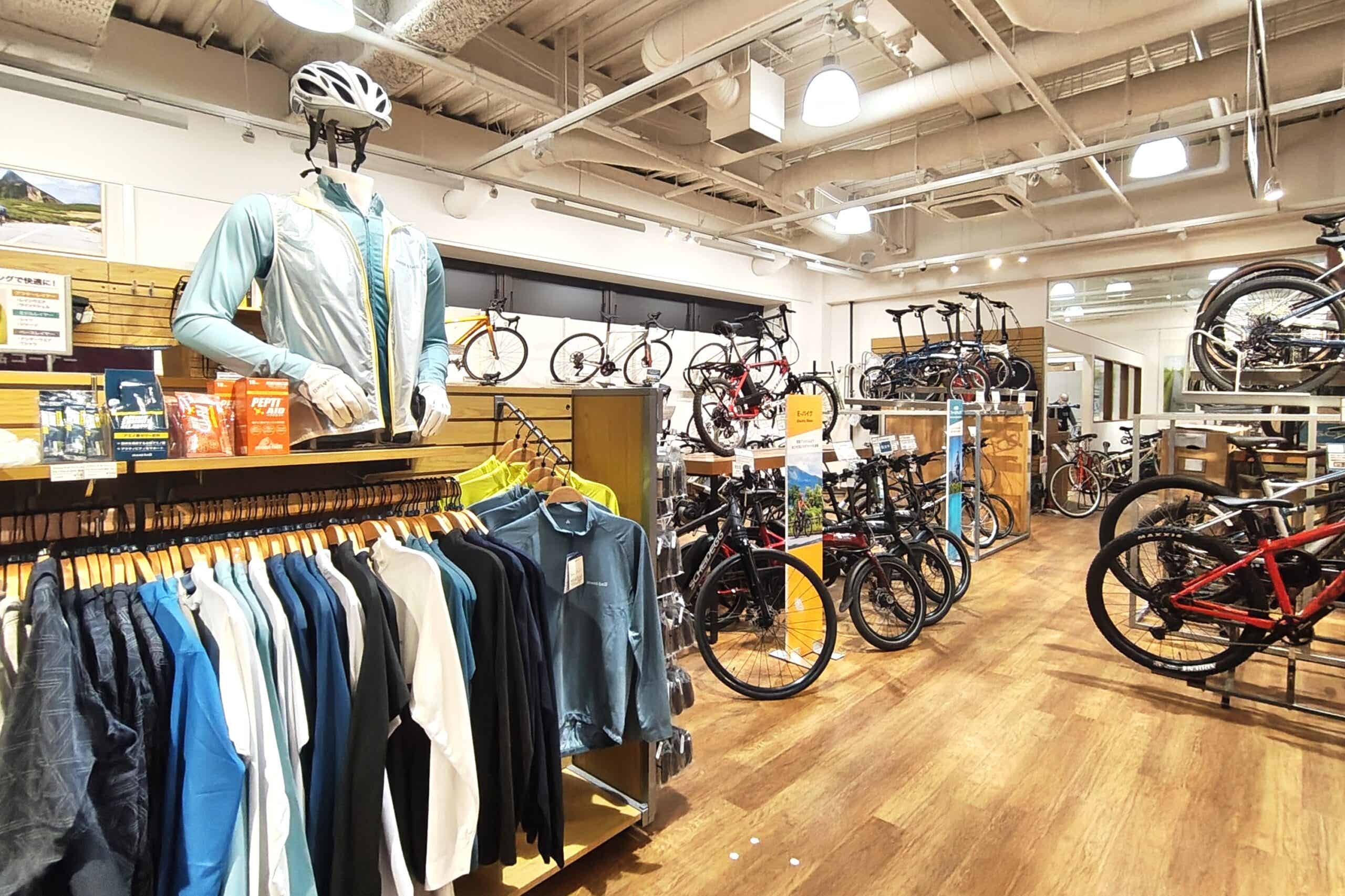 モンベルグランベリーパーク店の店内