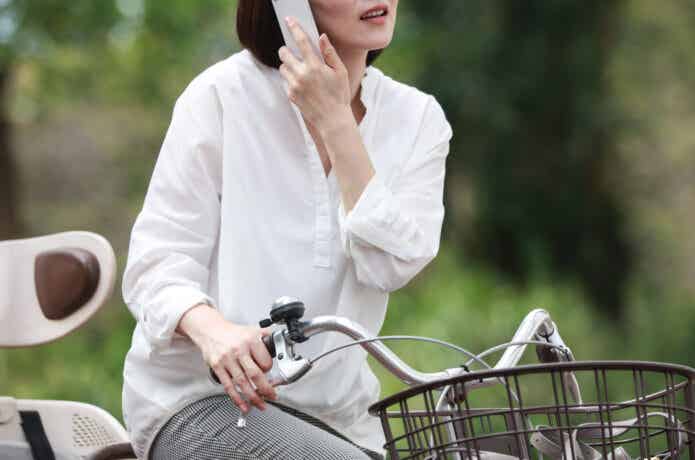 青切符の対象になる自転車のながらスマホ