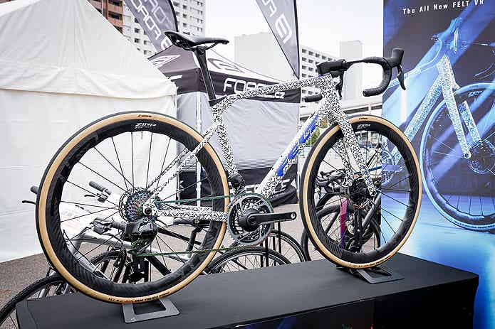 展示されているロードバイク