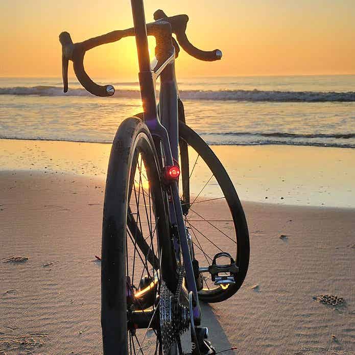 Magnic Lightを装着したロードバイク