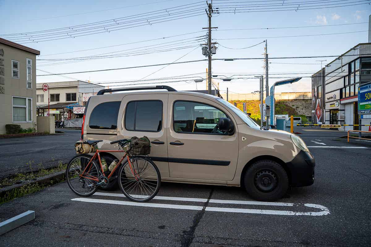 車と自転車