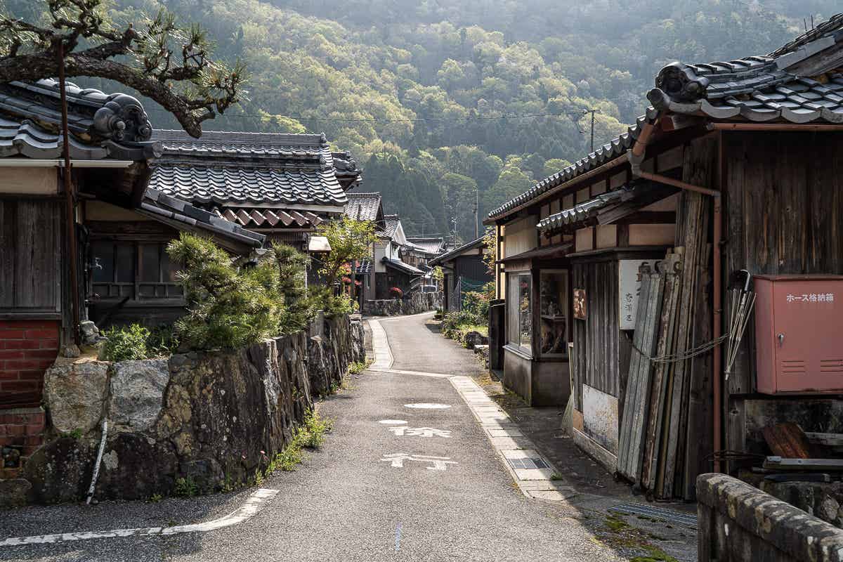 菅浦の湖岸集落の街並み