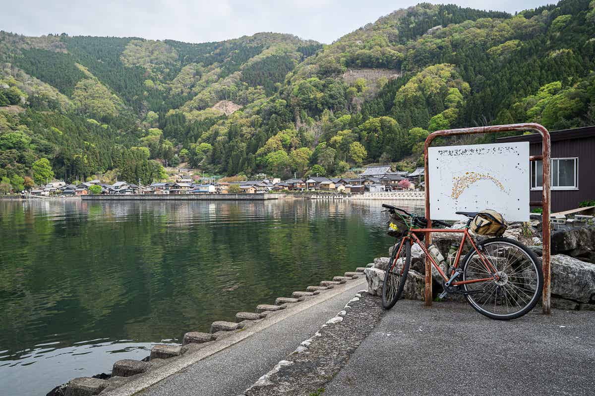 菅浦の湖岸集落の街並み