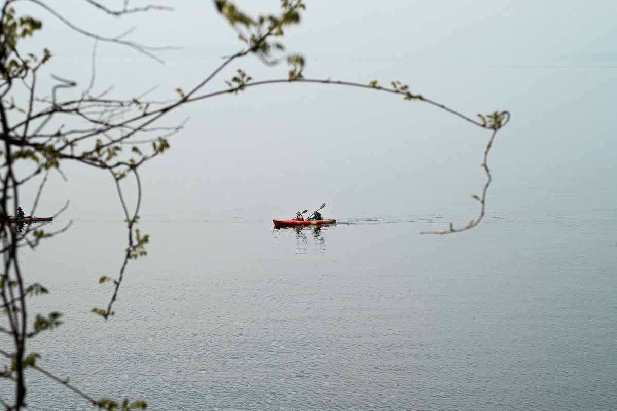 琵琶湖に浮かぶボート