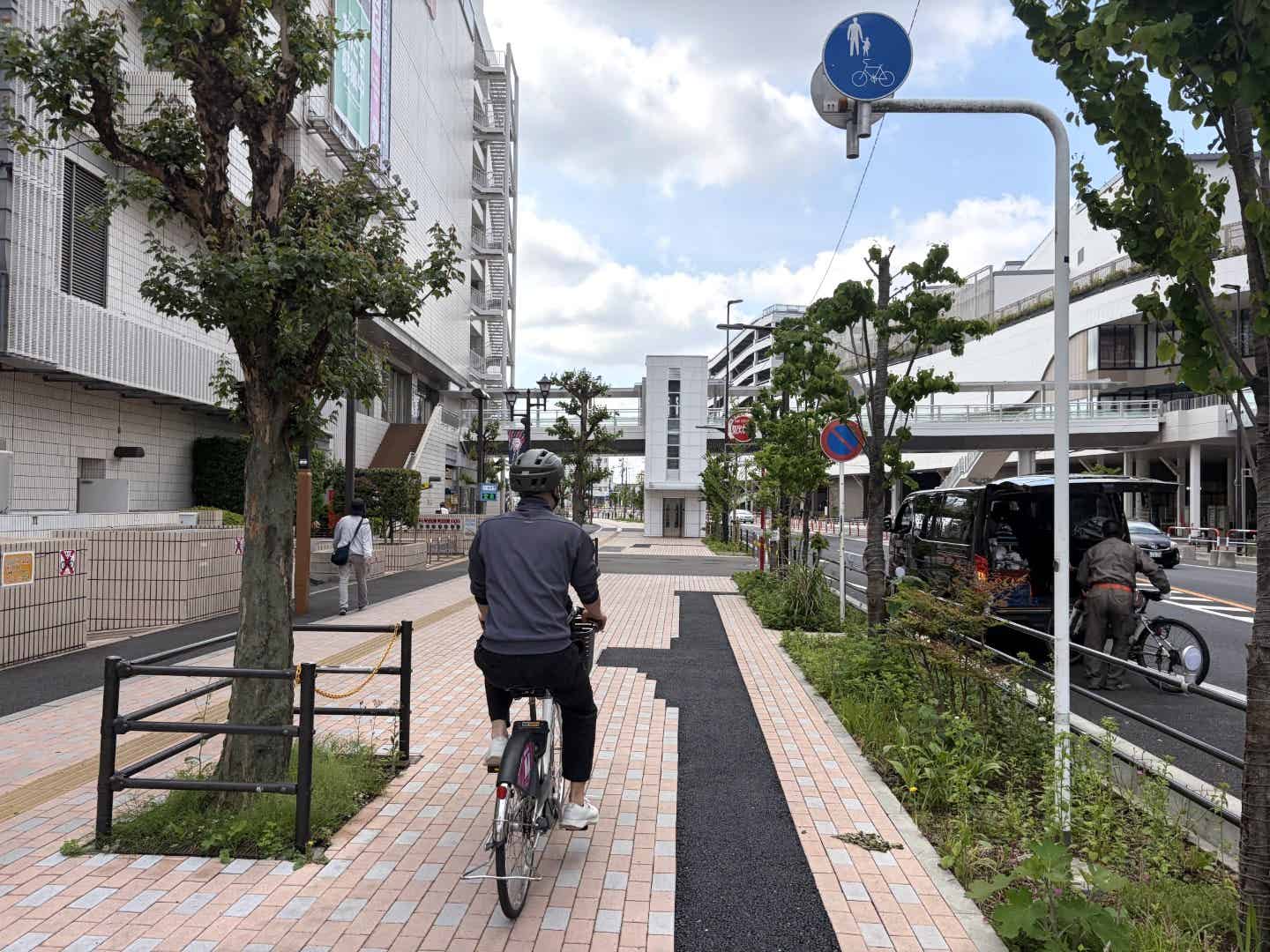 所沢駅前のサイクリング