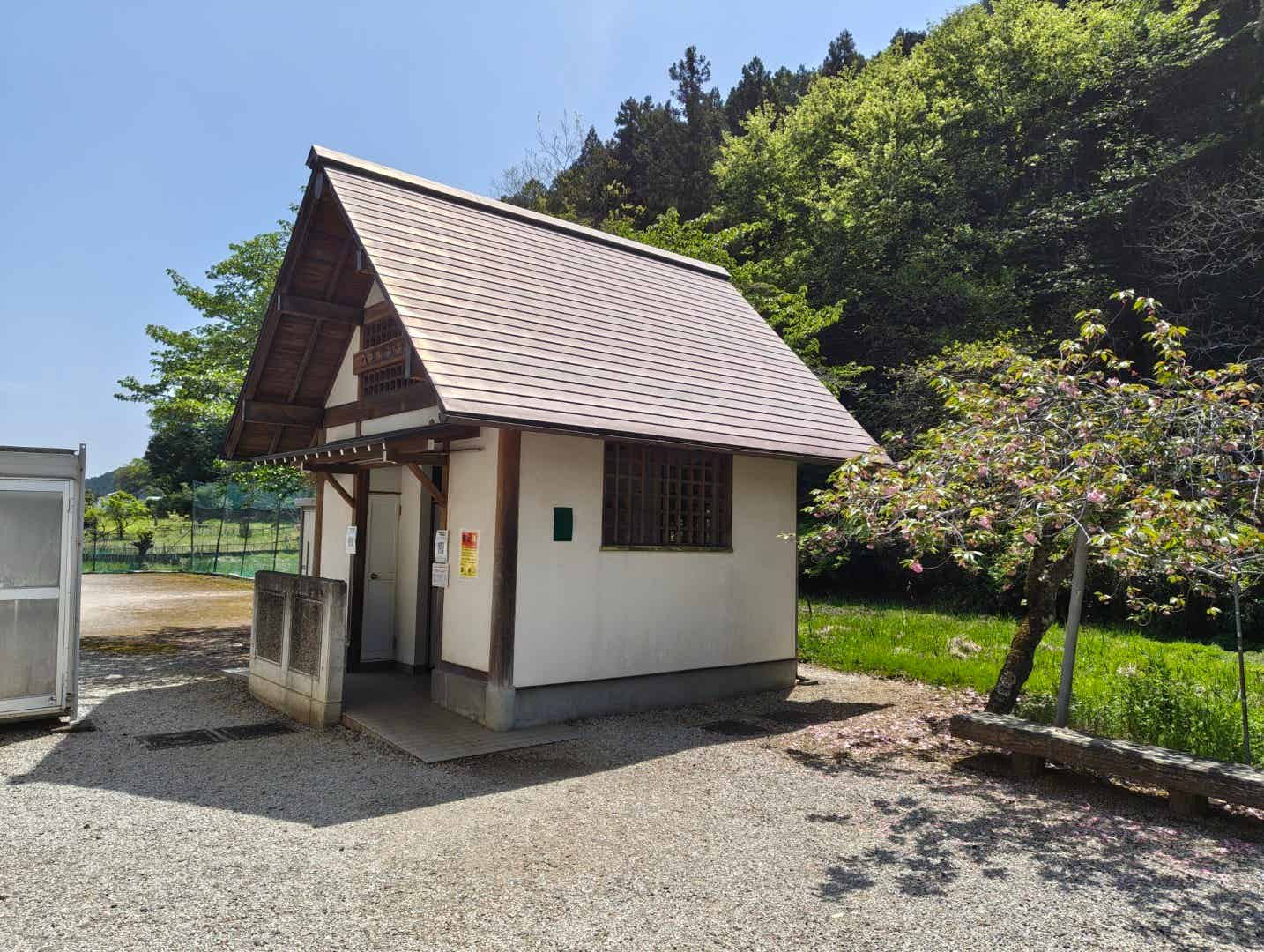 飯能市八耳堂の公衆トイレ