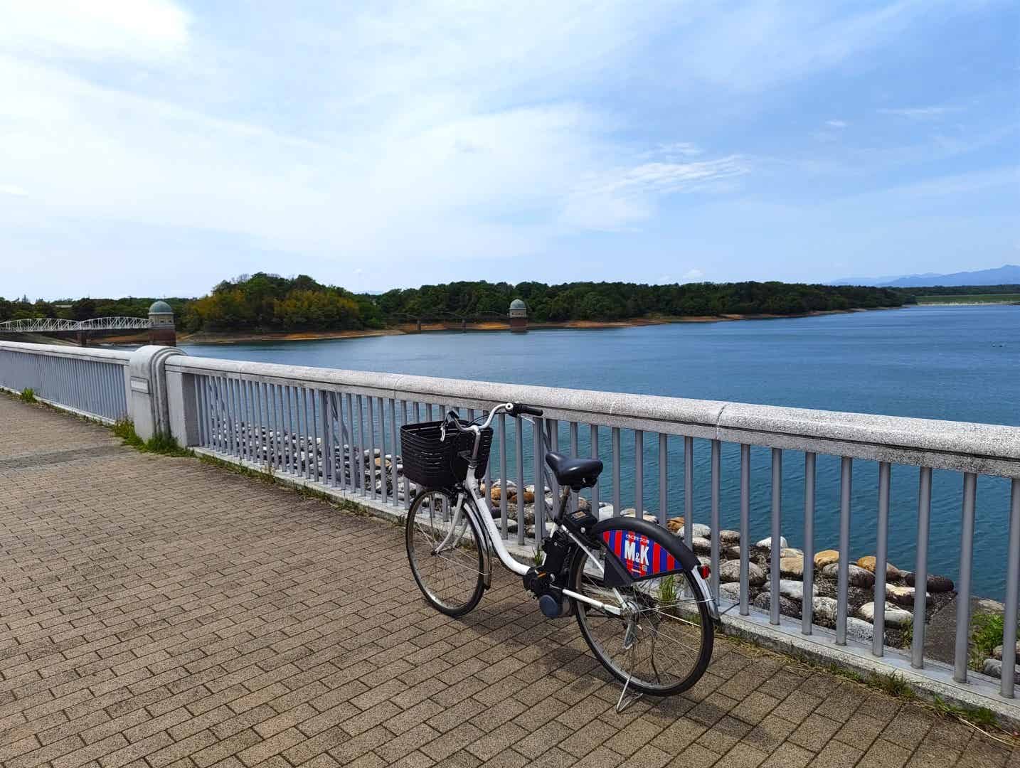 多摩湖とレンタサイクル