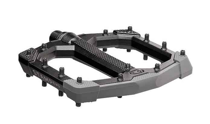 新ペダル「STAMP EVO」の踏面