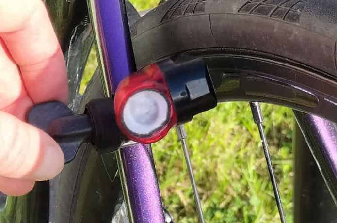 Magnic Lightを装着する作業