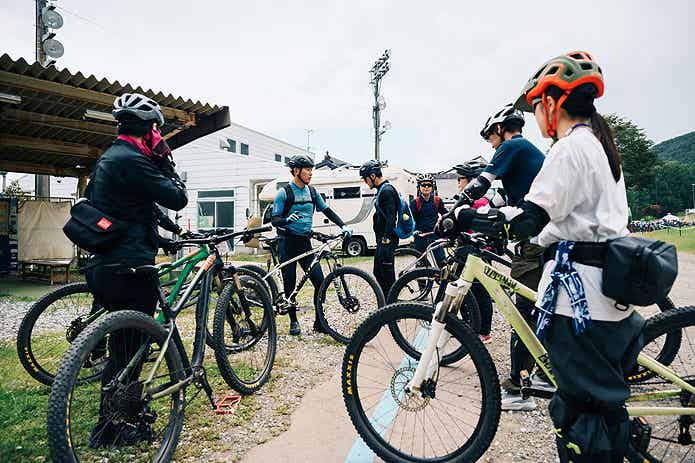 シマノバイカーズフェスティバルのMTBのレクチャーを受ける参加者