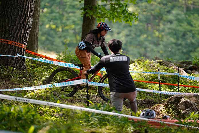 シマノバイカーズフェスティバルでトレイルライドを楽しむ参加者