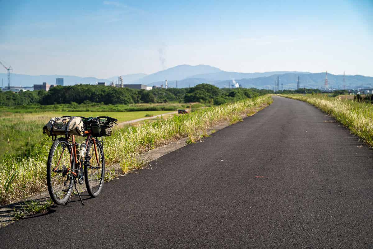 宇治川沿いの道