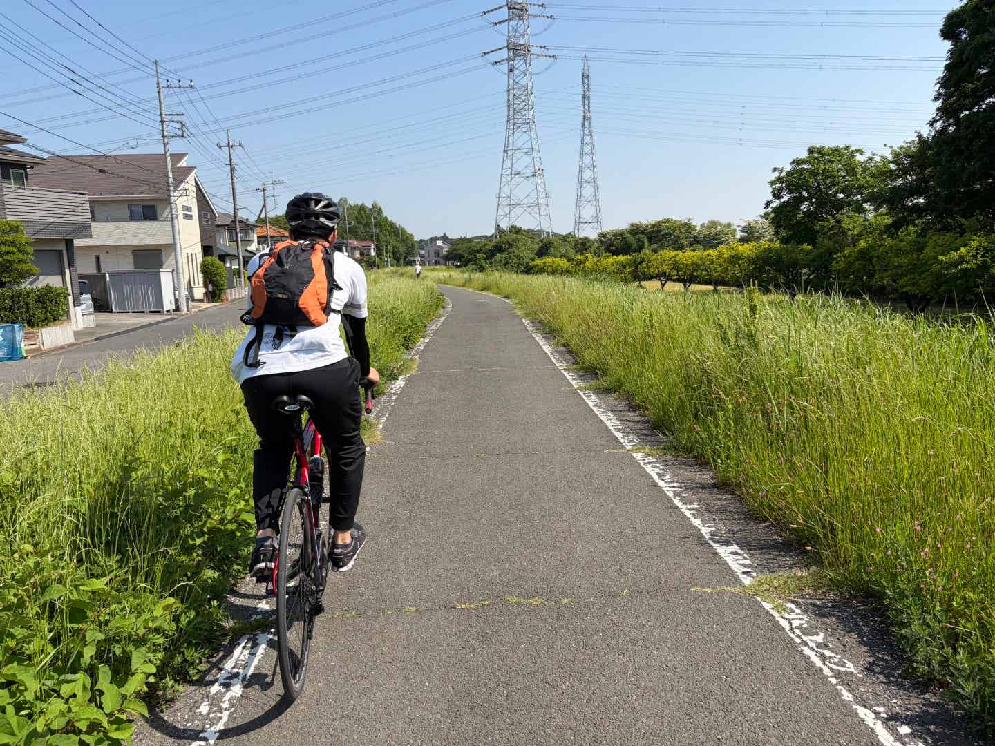 入間川サイクリングロードを走る筆者