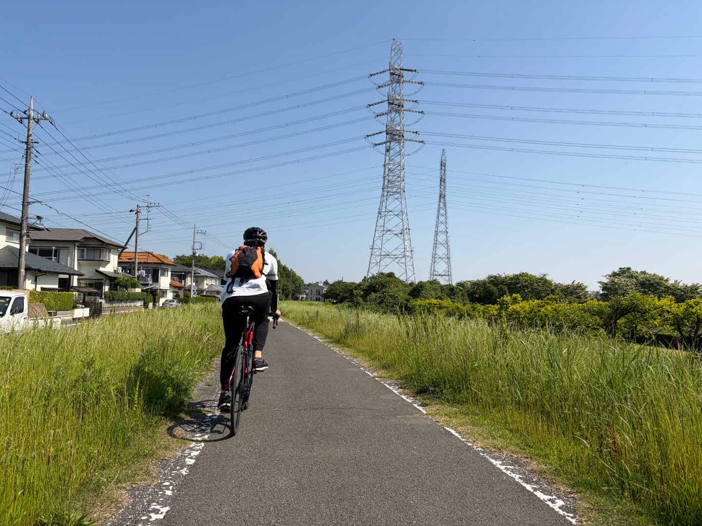 入間川サイクリングロードを走る筆者