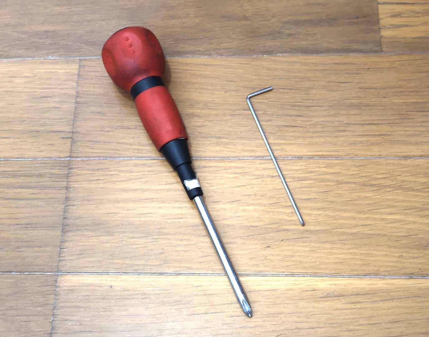 リアディレイラーの変速調整に必要な工具