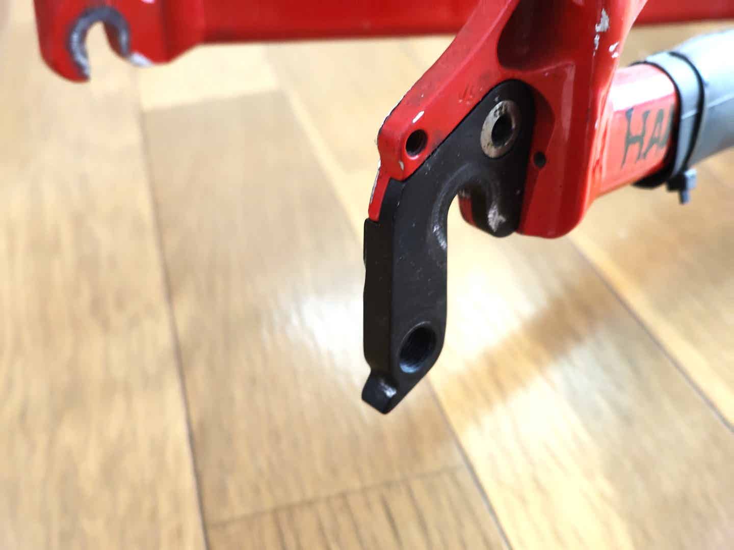 ディレイラーハンガーが廃版のフレーム