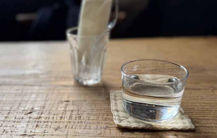 カフェダスクの水