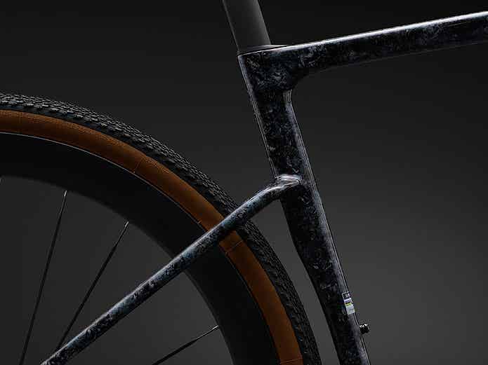 Crux 5のシートチューブとタイヤ