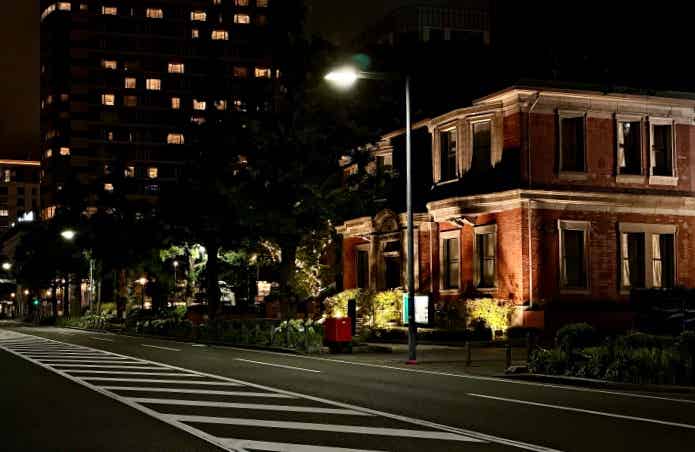 夜の横浜の道路