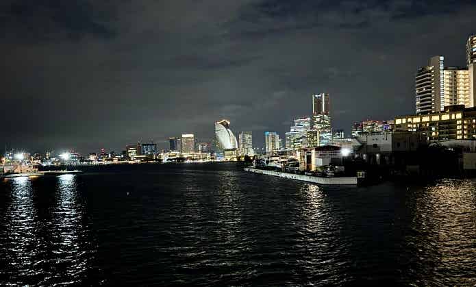 横浜ノースドックから見るみなとみらい