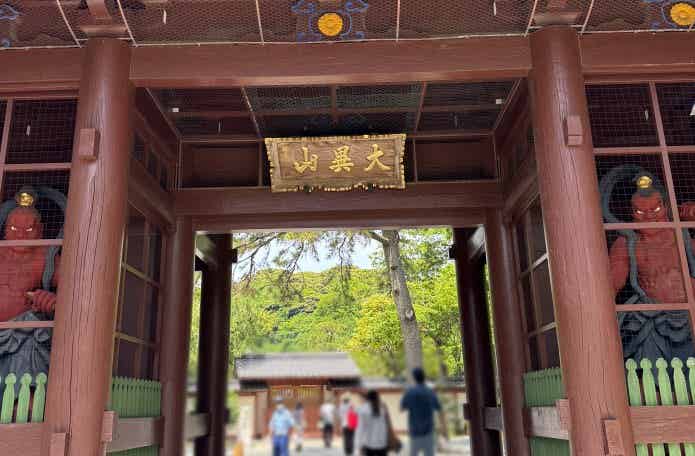 大仏殿への門