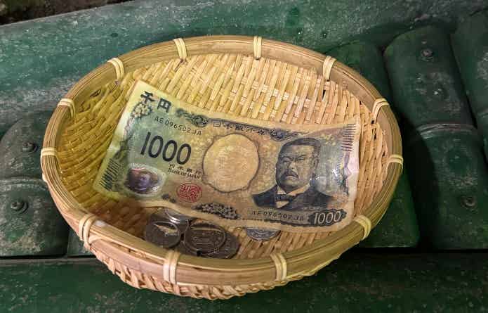 銭洗弁天の湧き水で洗ったお金