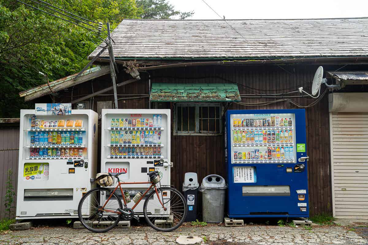 西六甲ルートの道中にある自販機