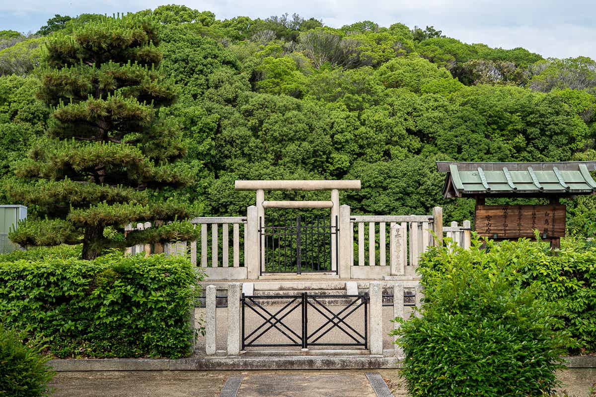 白鳥陵古墳